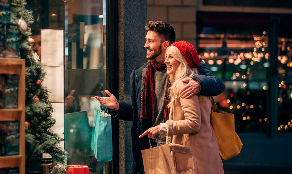 La NRF predice unas ventas navideñas saludables mientras los consumidores sortean los vientos en contra de la economía